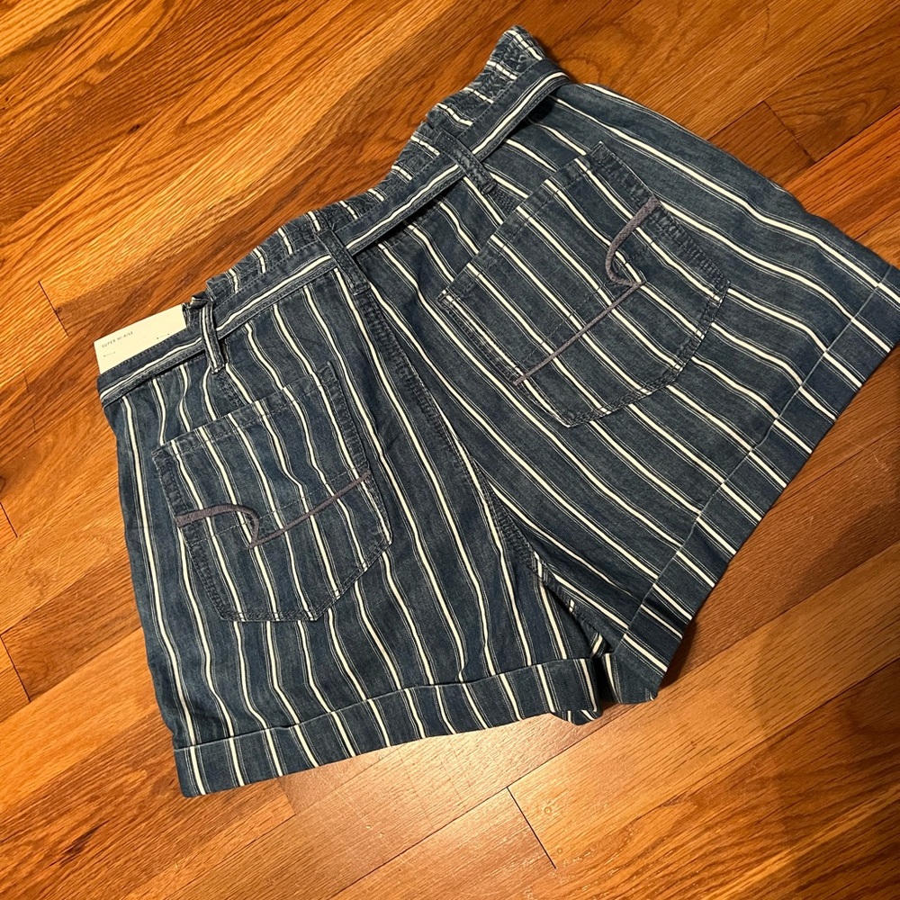 American Eagle NWT high rise denim stripe shorts